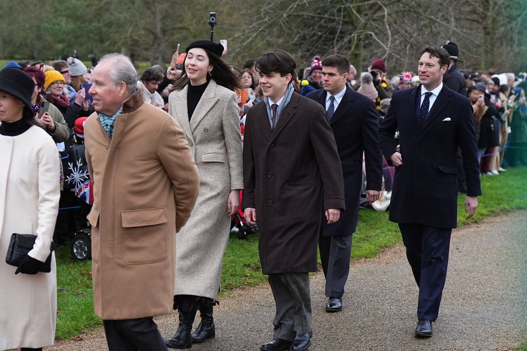 Samuel Chatto y Eleanor Ekserdjian junto a otros miembros de la familia real 