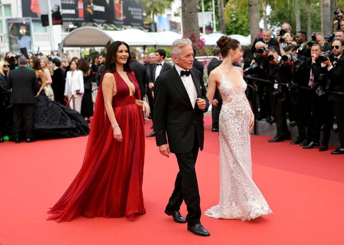 Michael Douglas con su mujer y su hija en Cannes