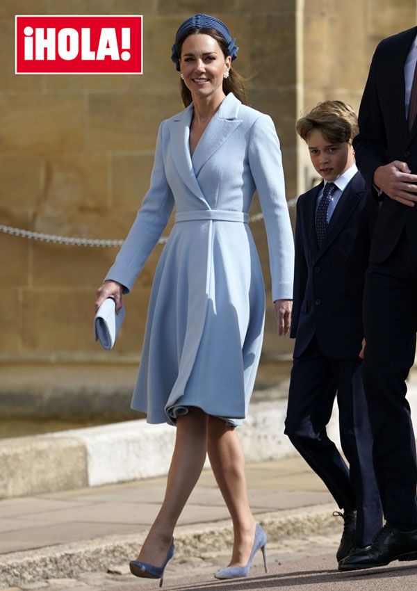 Kate Middleton con vestido azul de Emilia Wickstead en la misa de pascua