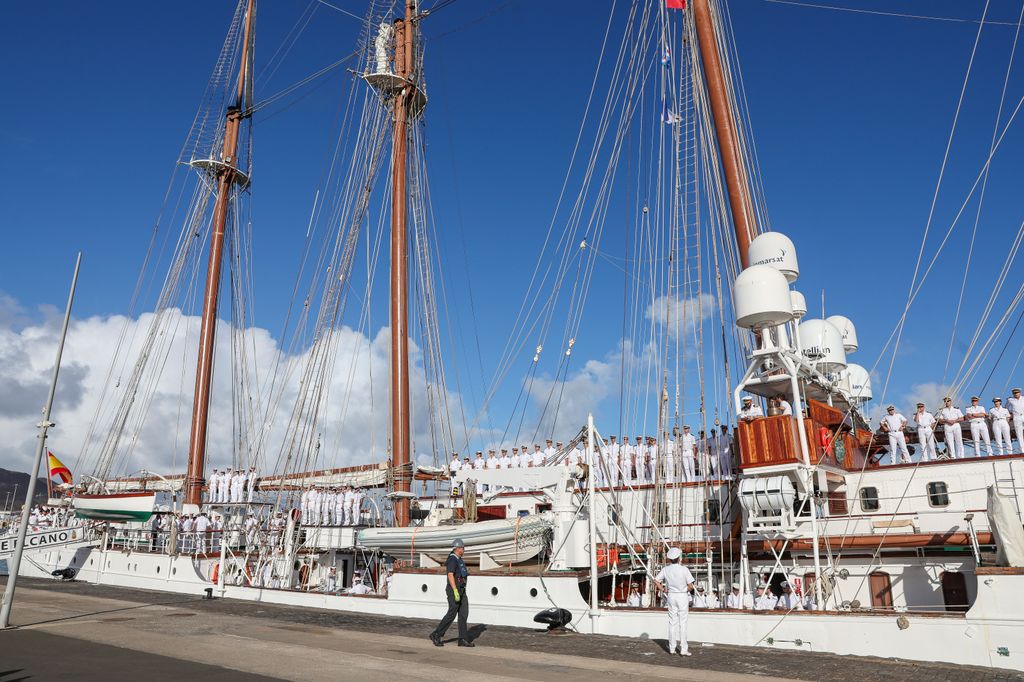 La Princesa Leonor deja Las Palmas en el buque Juan Sebastian Elcano