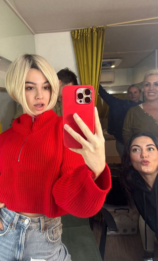  Su Burcu Yazgı Coşkun ha sorprendido a sus fans con un radical cambio de look