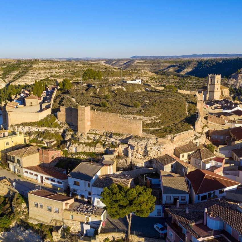 Vista aérea de Jorquera y su fortaleza amurallada.