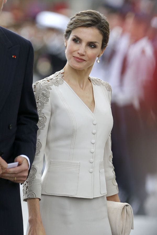 La elegancia de la Reina reinó en su primera aparición de este viaje de Estado
