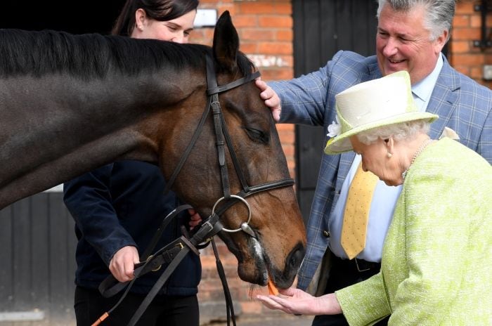 Isabel II amante de los caballos