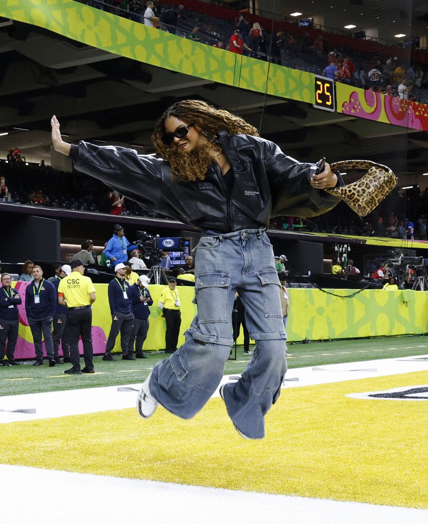 Blue Ivy y Rumi, hijas de Beyoncé y Jay-Z, llevan looks a juego en el Super Bowl