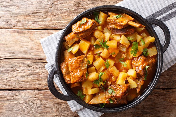 Guiso de costillas de ternera con patatas