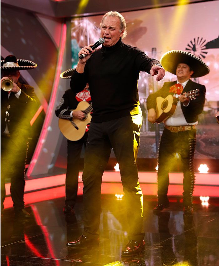 Bertín Osborne interpretando sus éxitos en el plató de 'El Hormiguero 2.0' 