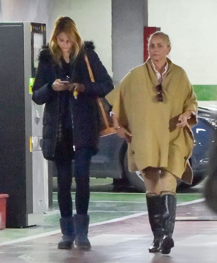 Alba Carrillo y su madre Lucía Pariente durante una mañana de shopping