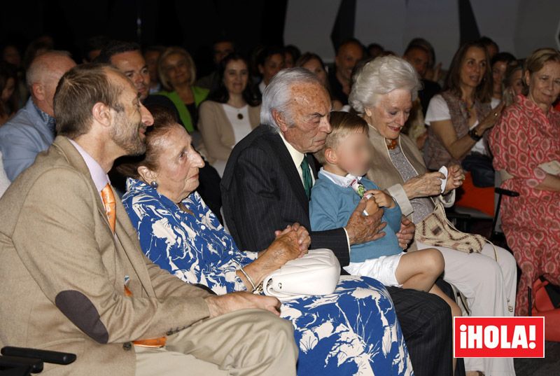 Alfonso, hermano de María, junto a la infanta Margarita y don Carlos Zurita