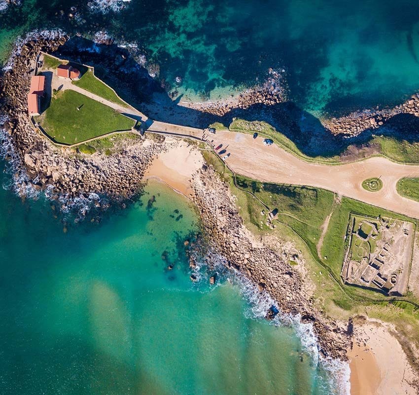 Panorámica de la ermita de la playa de A Lanzada, Pontevedra, Galicia