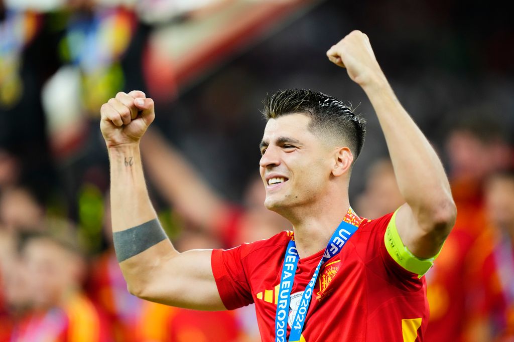 El delantero Álvaro Morata celebrando la victoria en la final de la Eurocopa 2024 contra Inglaterra en el Estadio Olímpico de Berlín