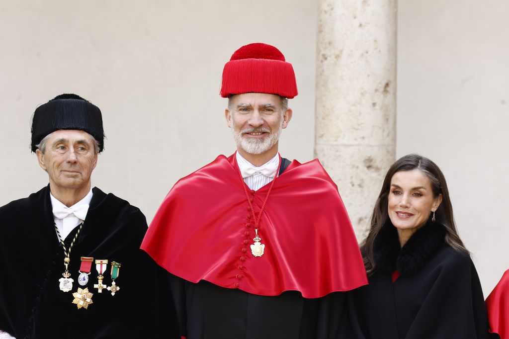 El rey Felipe y la reina Letizia en la investidura como doctor honoris causa de don Felipe por la Universida de Alcalá