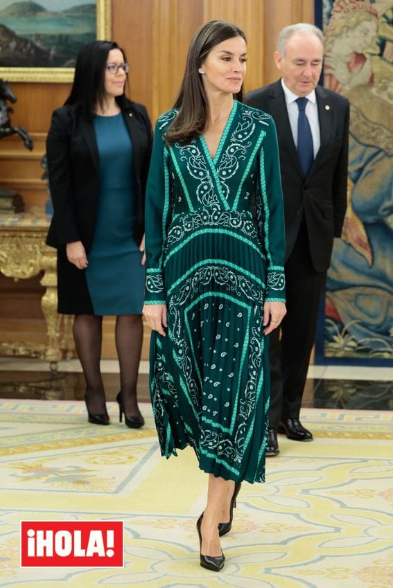 Reina Letizia vestido Sandro paisley