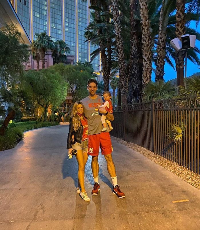 Pau Gasol con su esposa y su hija