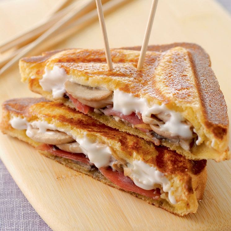 sandwich-jamon-serrano-queso-crema