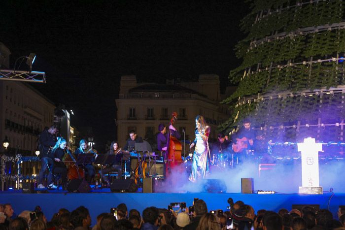 Ana Guerra durante en encendido navideño de Madrid 