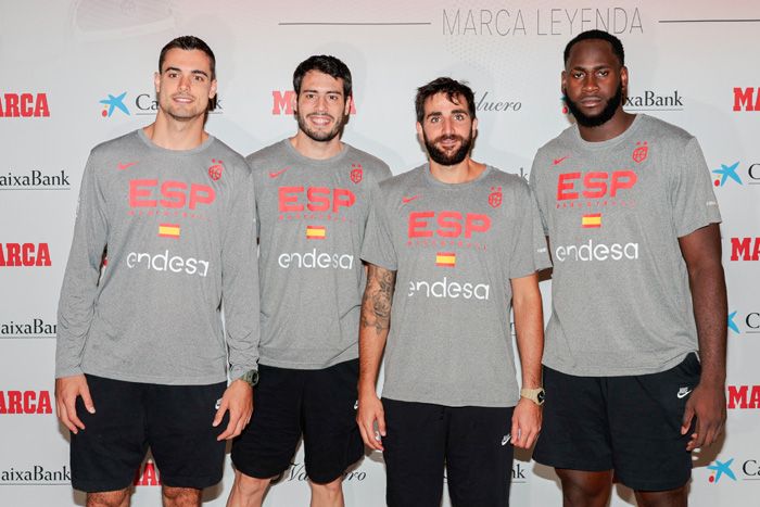 Ricky Rubio posa con sus compañeros