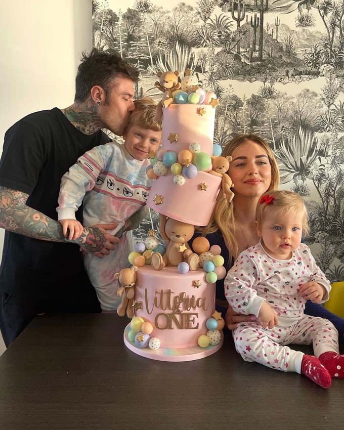 Fedez y Chiara Ferragni celebrando el primer cumpleaños de su hija