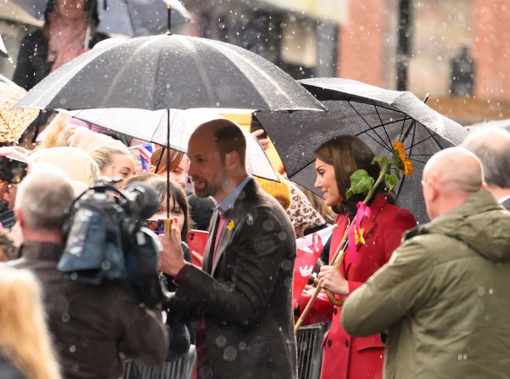 El príncipe Guillermo y Kate Middleton en su primera visita oficial después de la enfermedad de la princesa