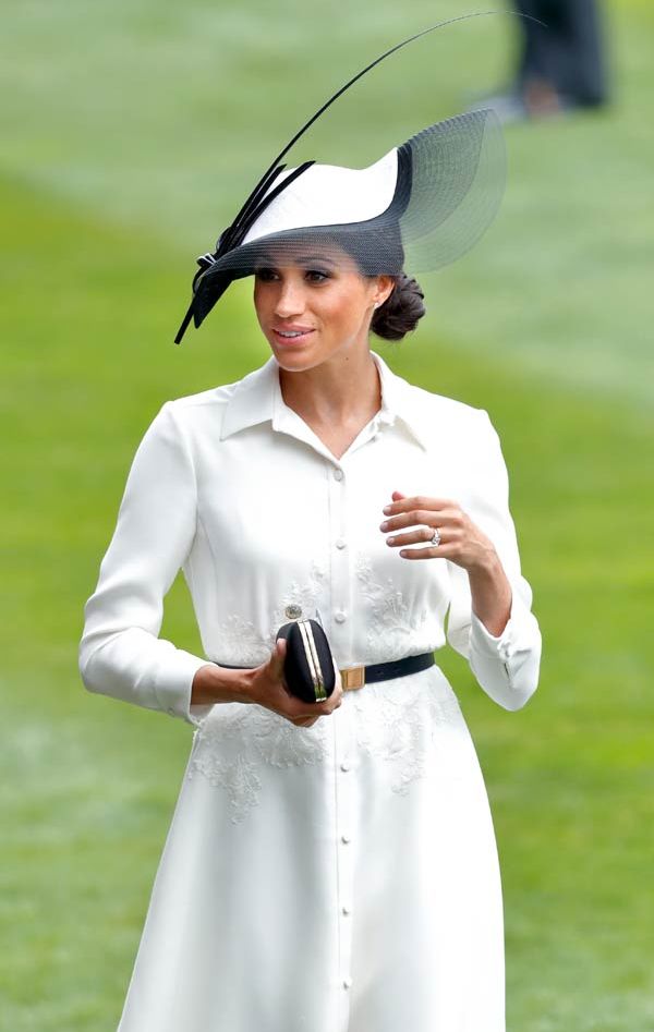 Meghan Markle con vestido blanco