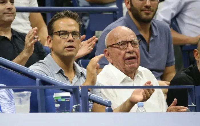 Rupert Murdoch y su hijo Lachland, que ha cogido las riendas del imperio