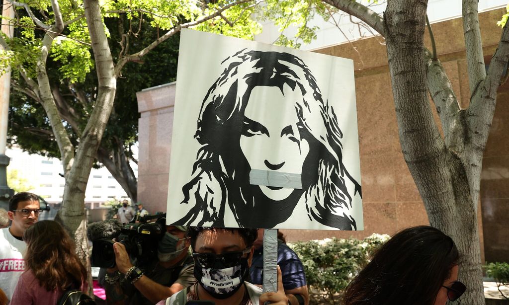 freebritney rally in los angeles during conservatorship hearing