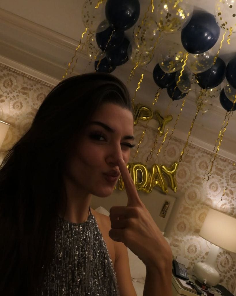 Hakan Sabancı sorprendía a su novia Hande Erçel en el día de su cumpleaños