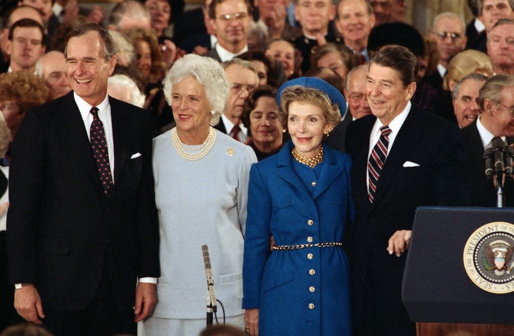 Ronald y Nancy Reagan con George y Barbara Bush en la inauguración del presidente Reagan y el vicepresidente George Bush en el Capitolio, en una fotografía tomada el 21 de enero de 1985.