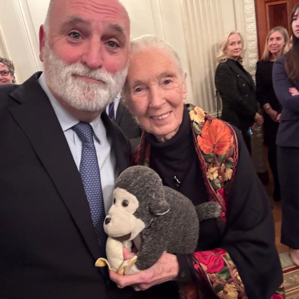 José Andrés junto a la científica premiada Jane Goodall