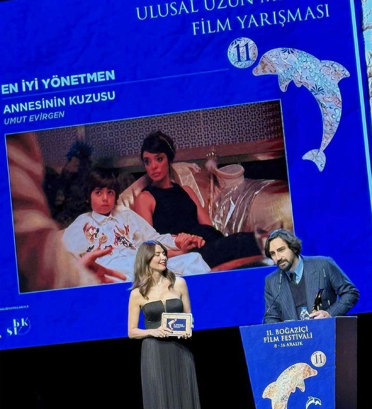 Umut Evirgen recibió varios premios que dedicó a su reciente esposa Alina Boz ('No sueltes mi mano')
