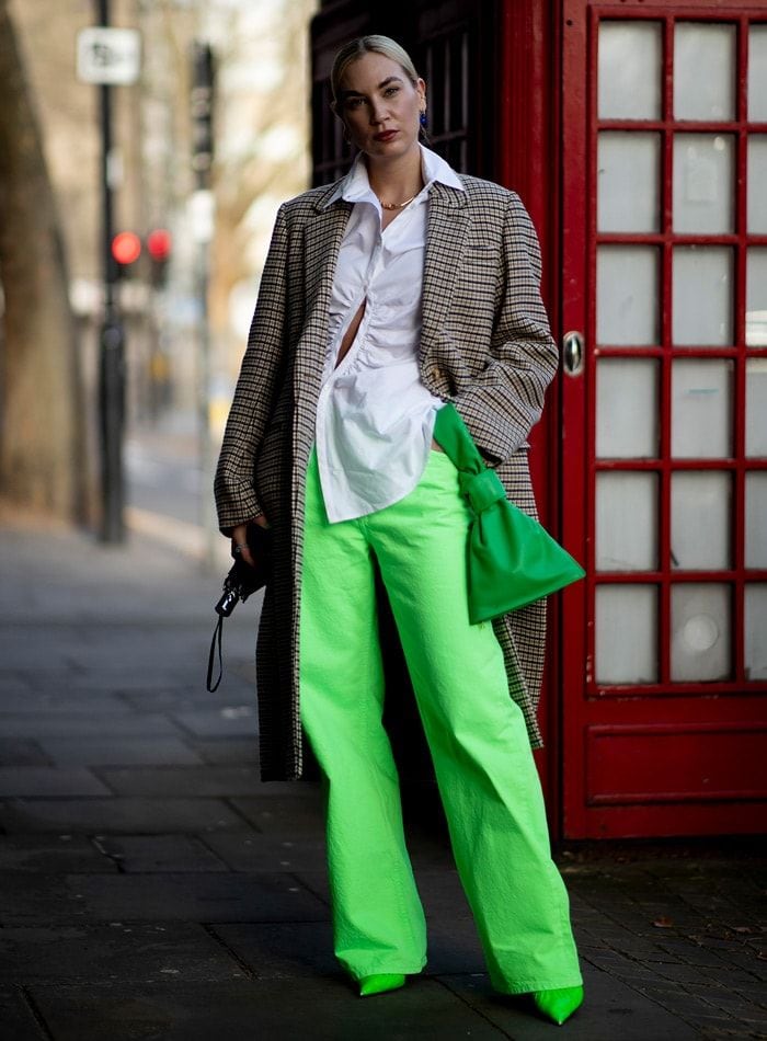 abrigo cuadros pantalon verde neon a