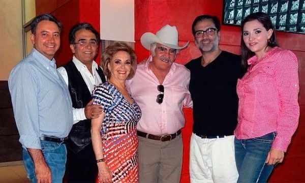 Vicente Fernández y Doña Cuquita, un amor que nació en Huentitán