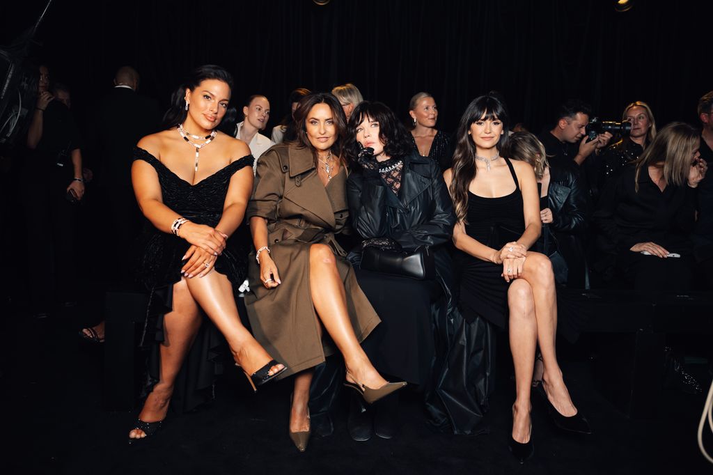 Ashley Grahal, Valérie Messika, Isabelle Adjani y Nina Dobrev en el front row