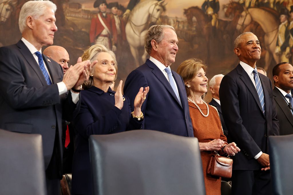 Bill Clinton en compañía de Hillary Clinton, George W. Bush con Laura Bush y Barack Obama en la inauguración presidencial de Donald Trump