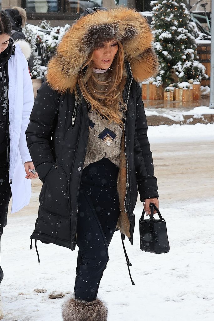 JENNIFER LOPEZ ESQUIANDO EN ASPEN