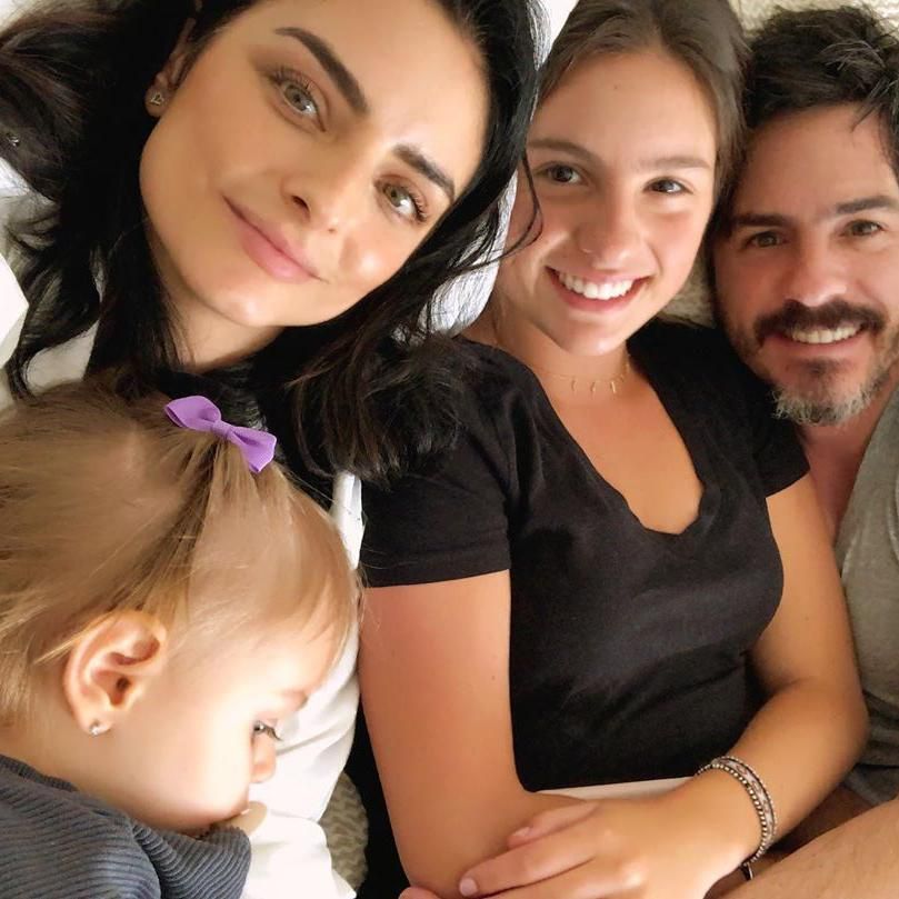 Aislinn Derbes, Mauricio Ochmann y su hija Lorenza