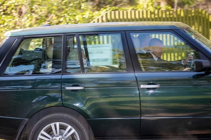 Isabel II llegando a Sandringham