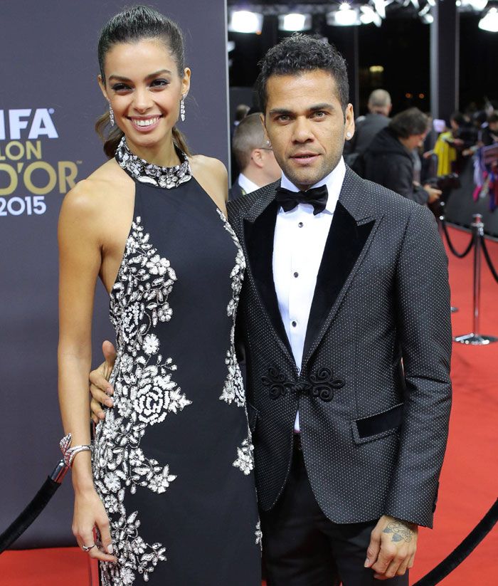 Dani Alves junto a su novia, la espectacular modelo canaria Joana Sanz
