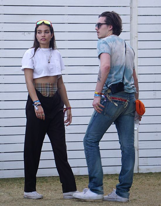 Hana Cross y Brooklyn Beckham en Coachella