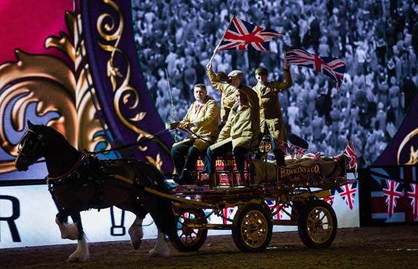 La celebración contó con un deslumbrante desfile de 900 caballos
