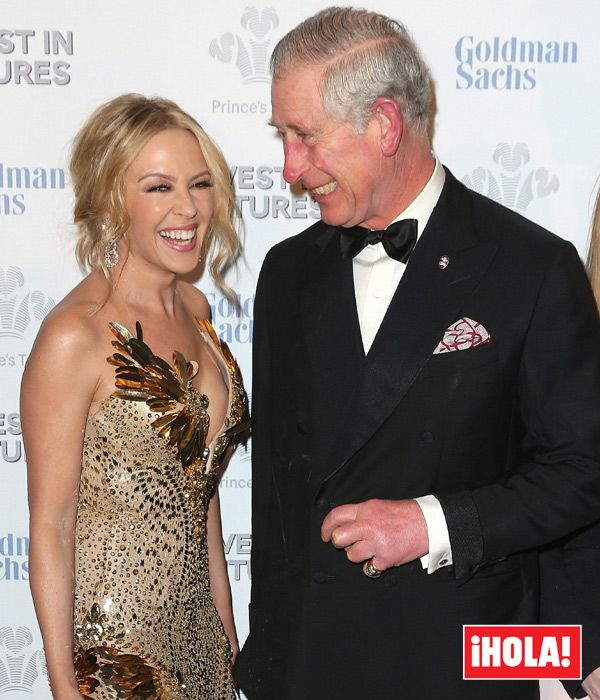 Kylie Minogue y el príncipe Carlos intercambiaron sonrisas durante la gala benéfica Prince's Trust Invest in Futures
