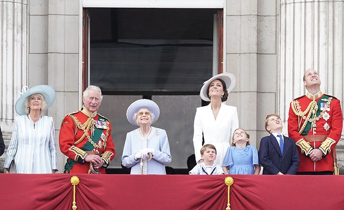 Isabel II con su familia