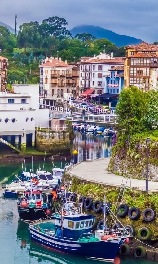 panoramica de la villa marinera de llanes