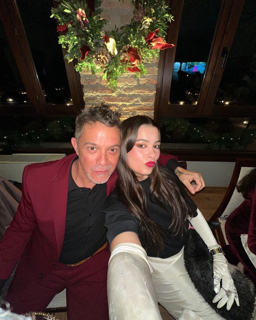 This March 19 is celebrated on Father's Day in Spain, and Manuela took the opportunity to share a couple of memories with his father, Alejandro Sanz