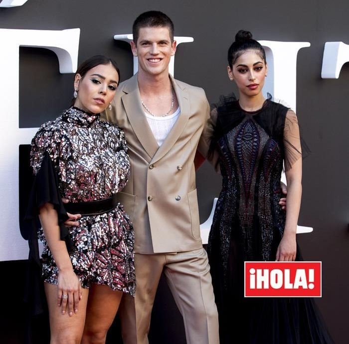 Mina El Hammani, Miguel Bernardeau y Dana Paola