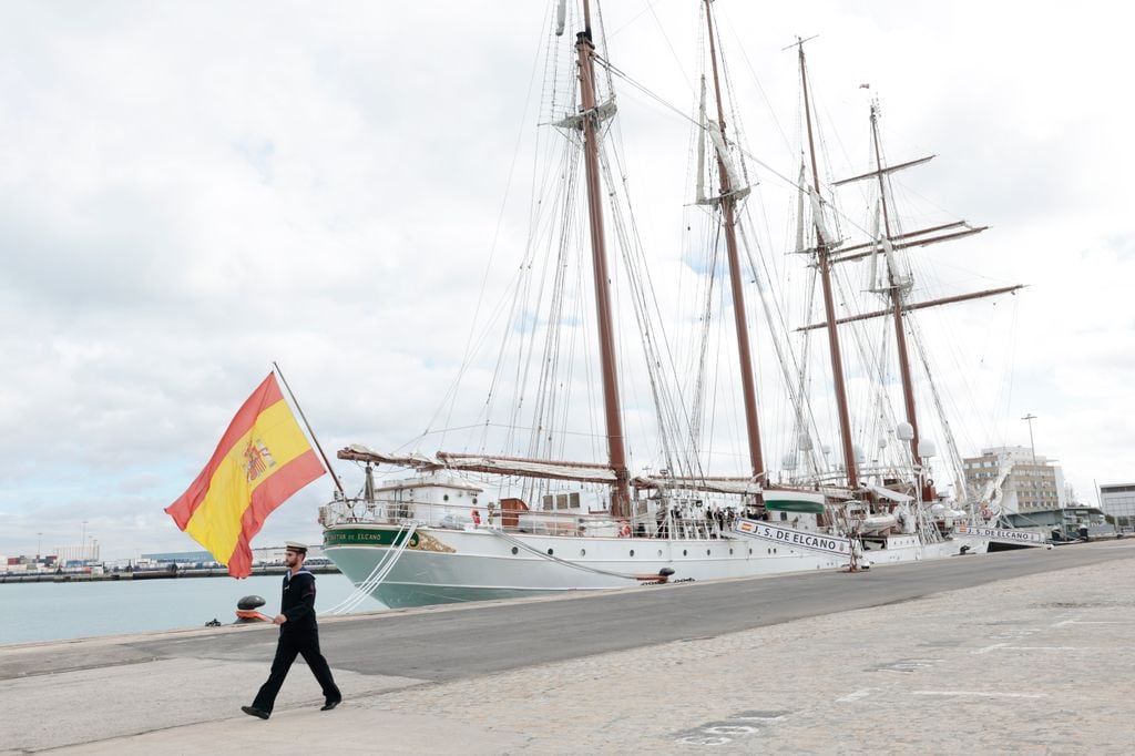 TODO PREPARADO PARA LA VISITA DE LOS REYES AL JUAN SEBATIÁN ELCANO