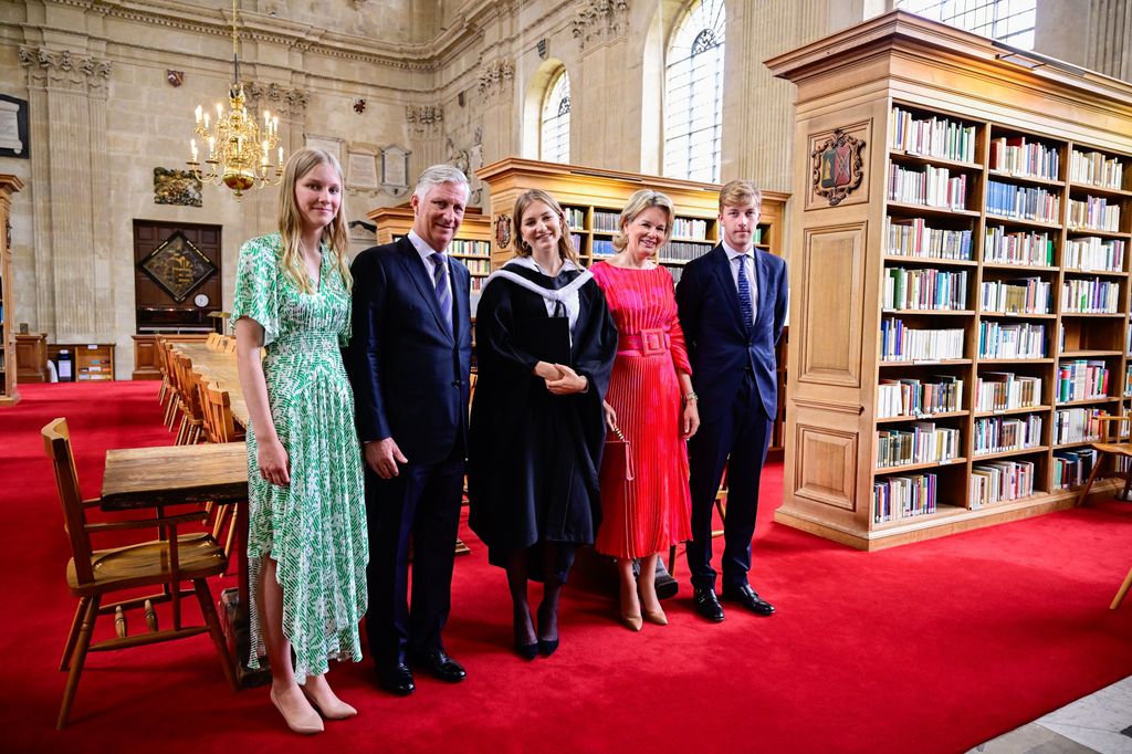 Felipe y Matilde de Bélgica con los príncipes Elisabeth, Eleonore y Emmanuel