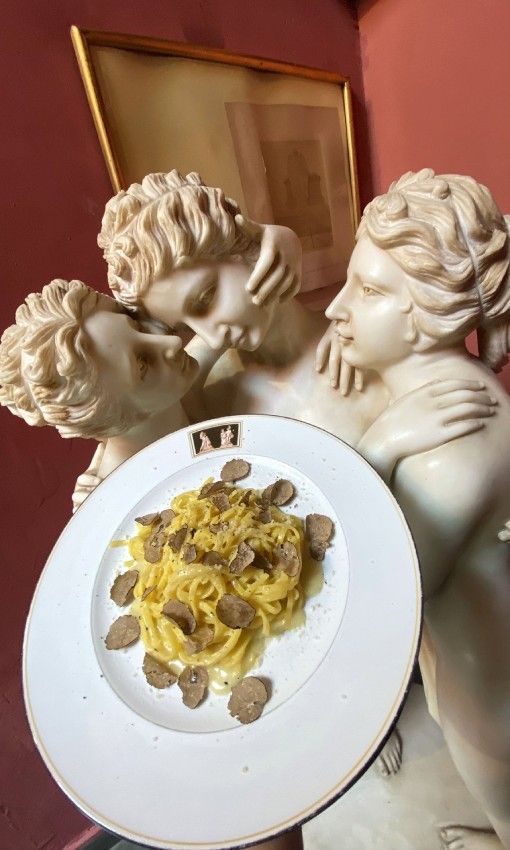 un almuerzo en canova tadolini roma