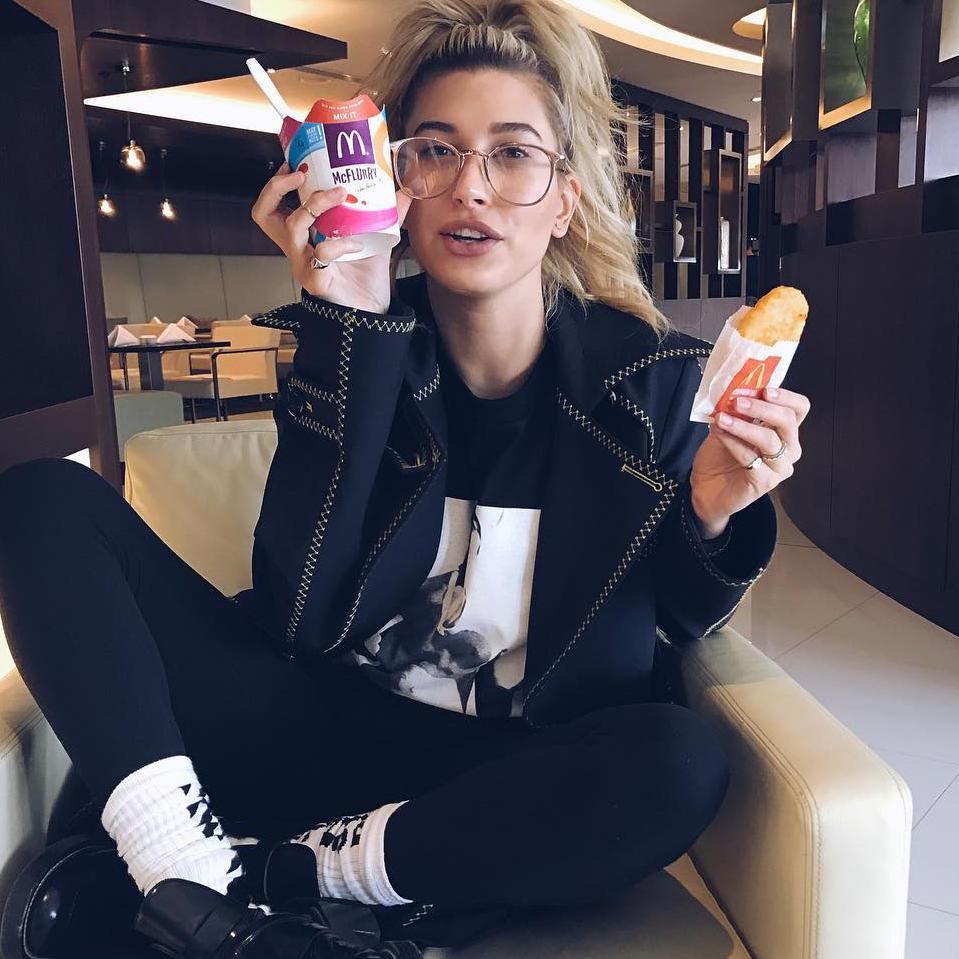 hailey baldwin es fan de mc donald s