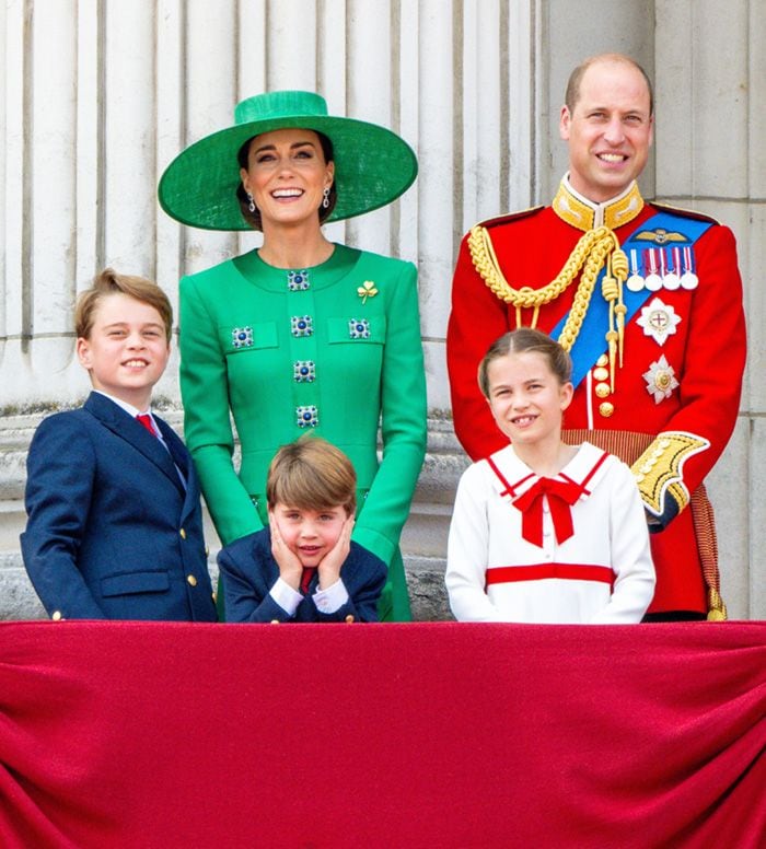 Los príncipes de Gales y sus hijos en el Palacio de Buckingham